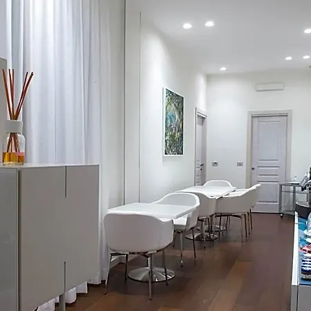 לינה וארוחת בוקר Town House Morgana 4*